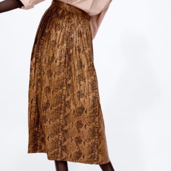 Zara Snake Skin Faux Leather Pleated Midi Skirt - Picture 2 of 10